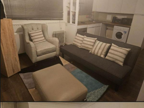 Cozy Romford Escape with Modern Amenities, Romford